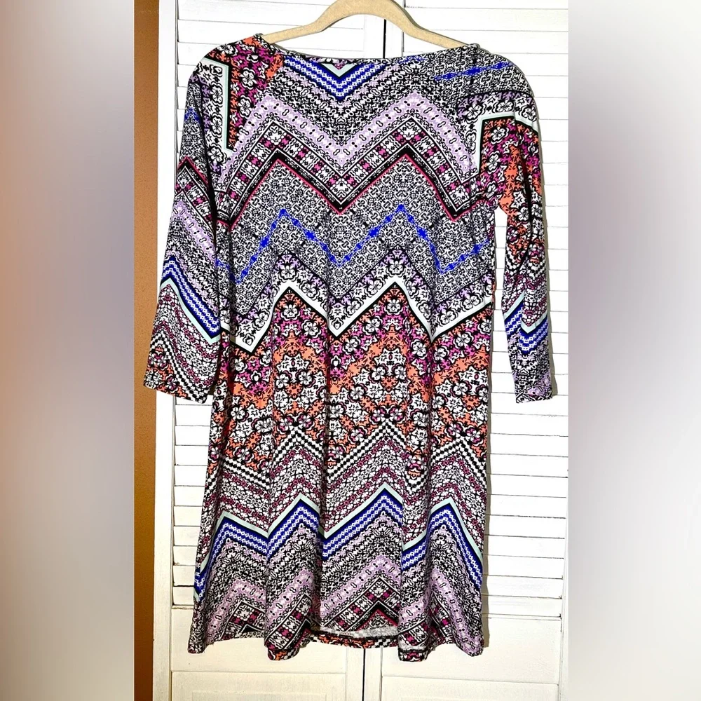 Girls Size 16 Mudd stretchy comfy printed skater dress 3/4 sleeve floral zigzag